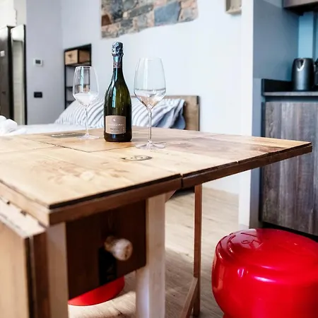 Apartament Wine House - The House Of Travelers *