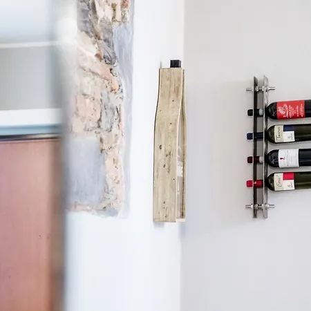 Wine House - The House Of Travelers *