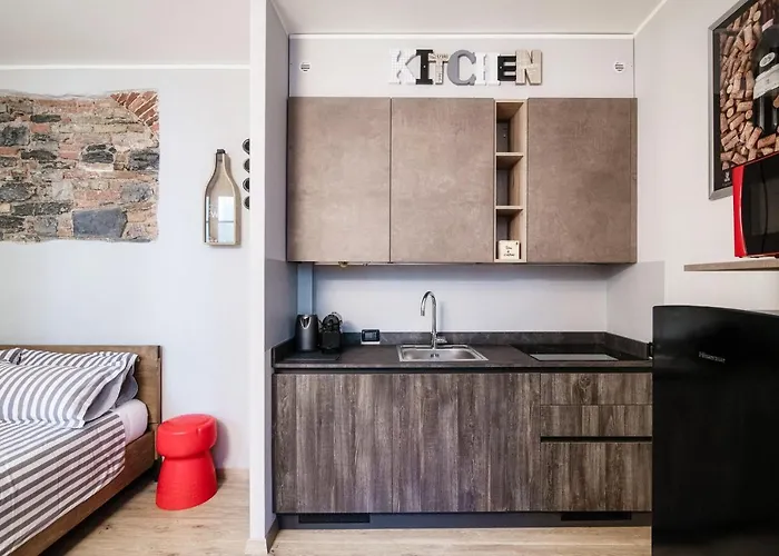 Wine House - The House Of Travelers דירה קומו