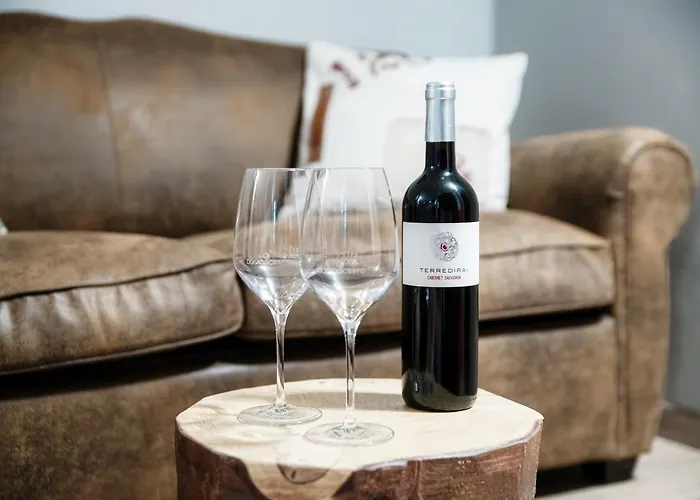 Wine House - The House Of Travelers דירה קומו