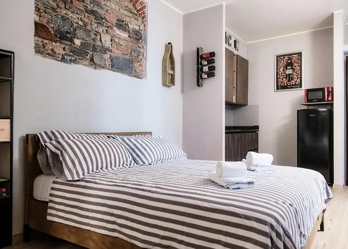 Wine House - The House Of Travelers קומו