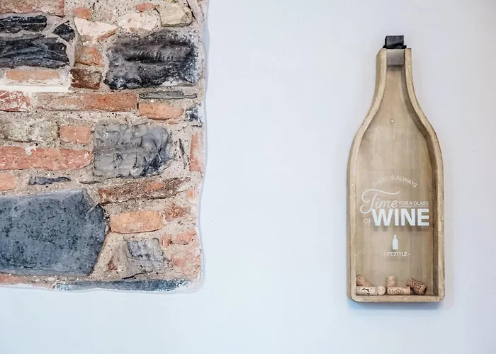 Wine House - The House Of Travelers קומו