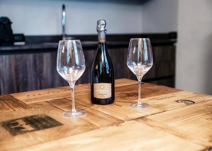 Wine House - The House Of Travelers דירה קומו