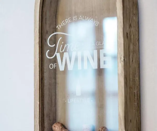 Wine House - The House Of Travelers *