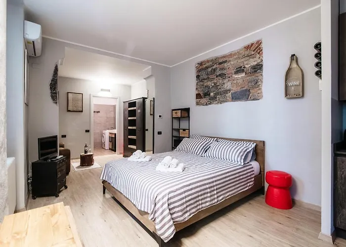 Wine House - The House Of Travelers קומו